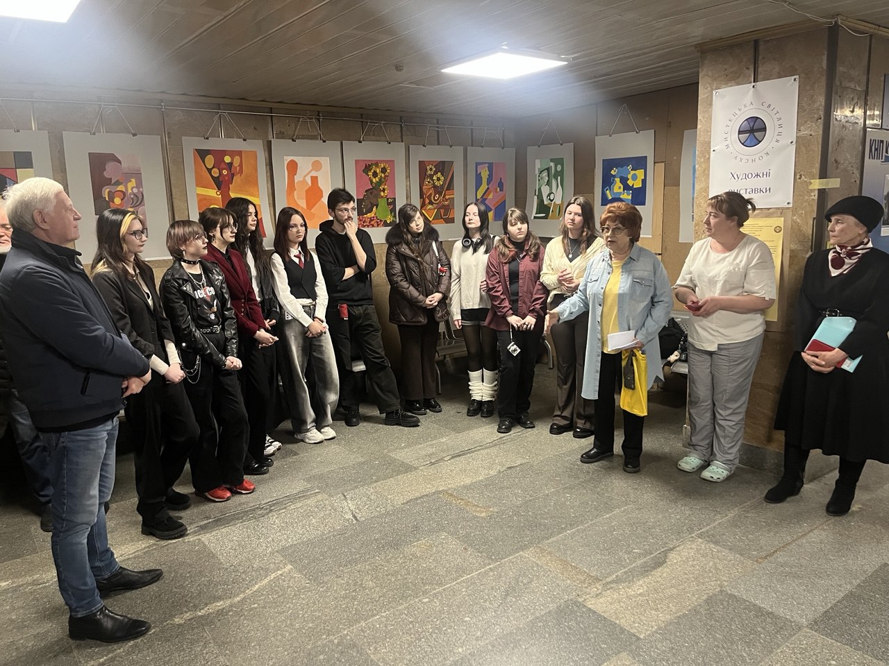 🎨 Мистецтво, яке підтримує: у лікарні відбулася презентація виставки студентських робіт